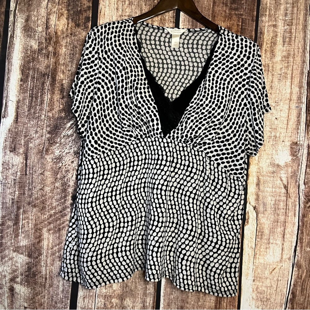 C.J. Banks v neck top